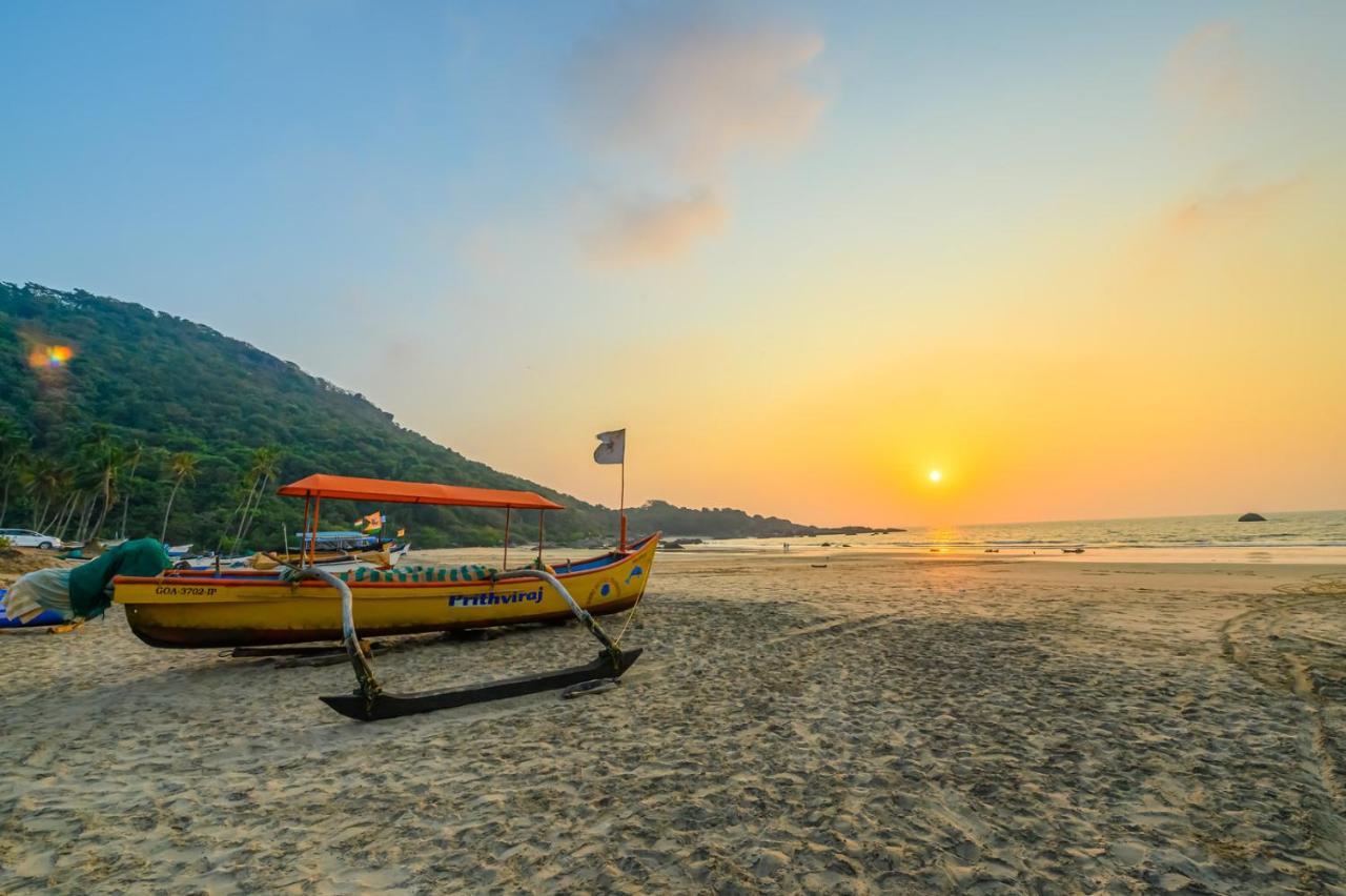 Summer Sky Beach Resort Агонда Экстерьер фото